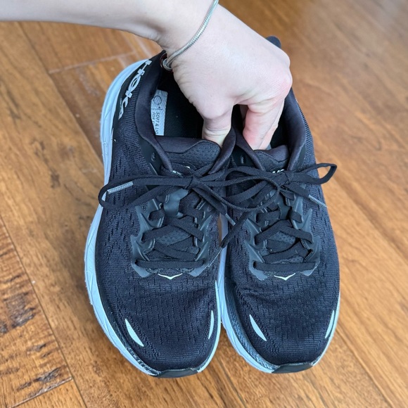 Hoka One One Clifton 8 Running Shoes Women’s Size 7B Black/White - Picture 3 of 10